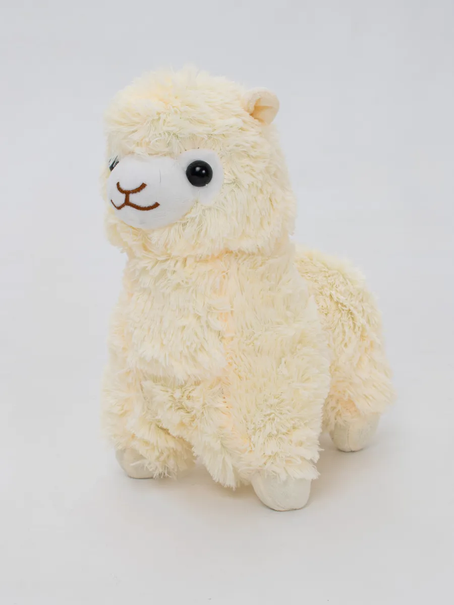 Мягкая игрушка лама на белом фоне